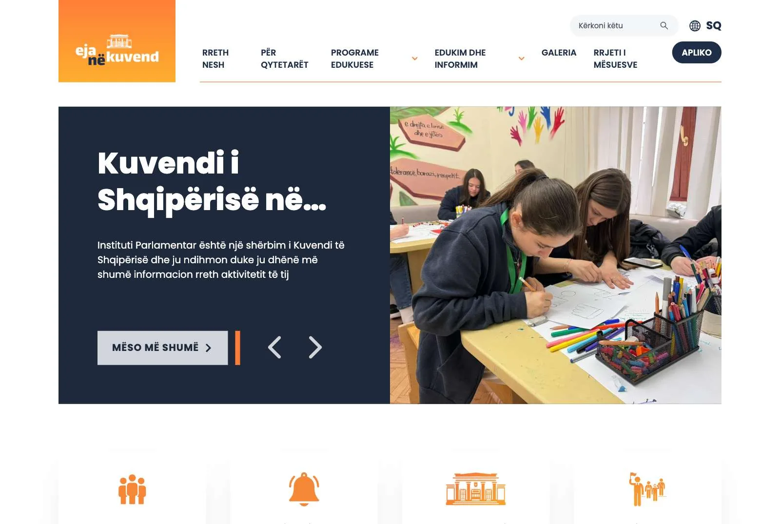The edukimi.parlament.al home page: the “eja në kuvend” logo, the main menu and a slider with students drawing at a table